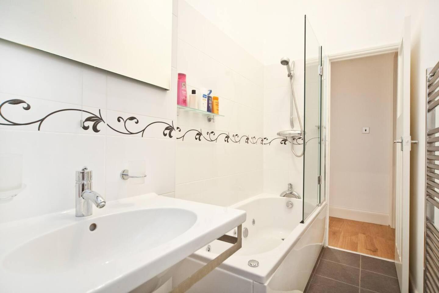 Beautiful 1-bed In Kensington * Londra