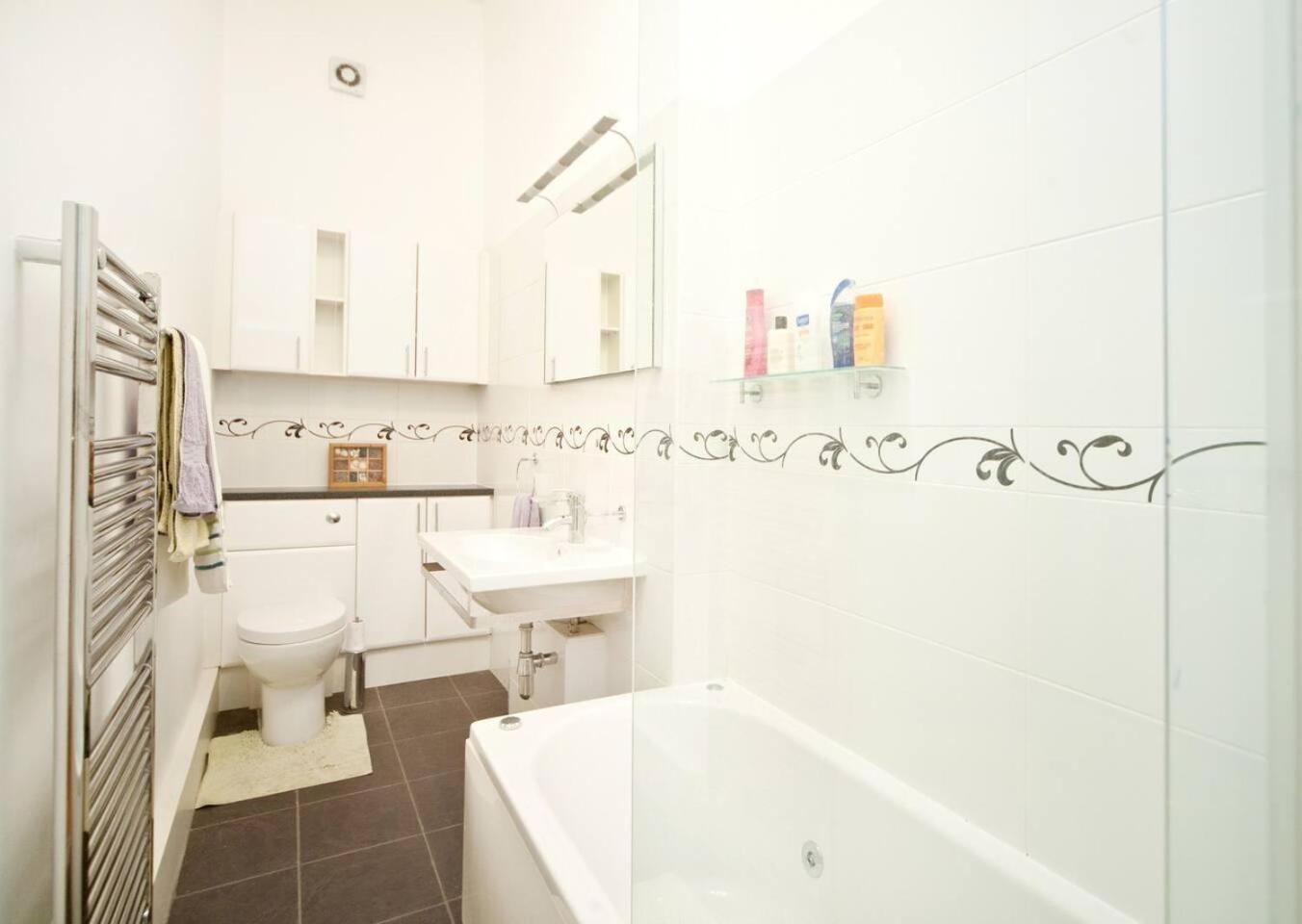 Beautiful 1-bed In Kensington Londra